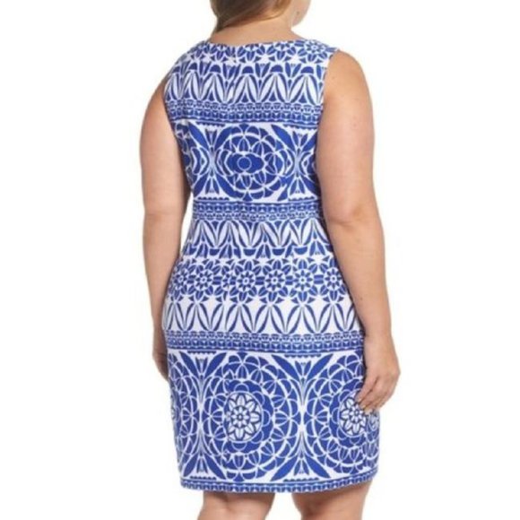 Taylor Blue Medallion Print Shift PLUS Size Casual Dress NWT NEW SIZE 22W - Picture 2 of 5